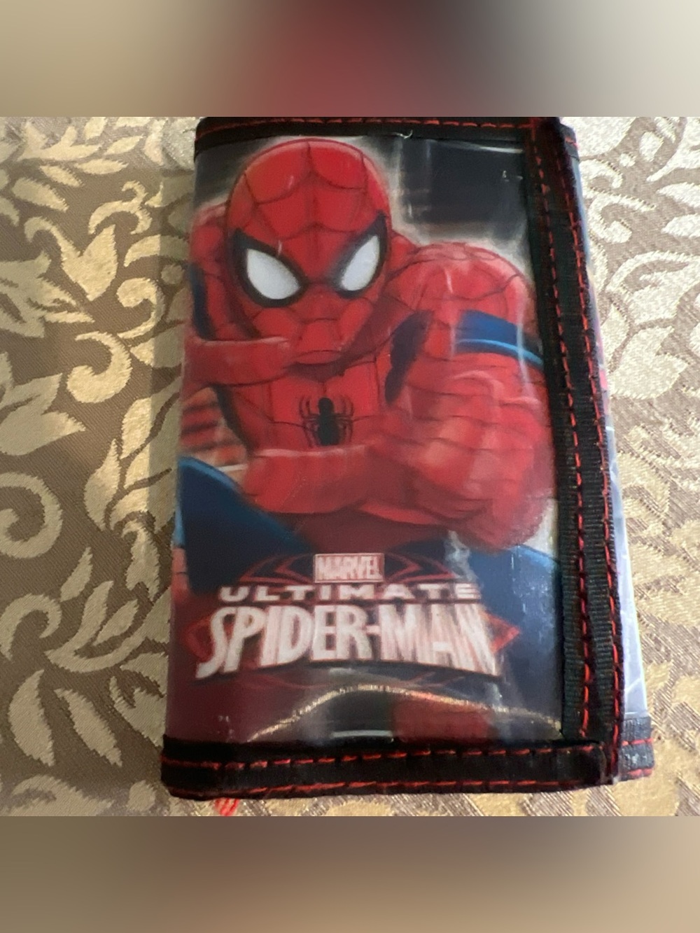 Marvel Ultimate Spiderman Tri-Fold Wallet with Holographic 3D Effect Battle Suit